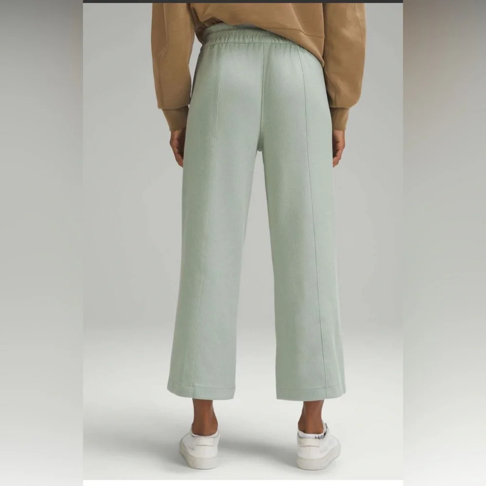 NWOT Lululemon Ribbed Softstreme Mid-Rise Wide-Leg Cropped Pant 25" Palm Court